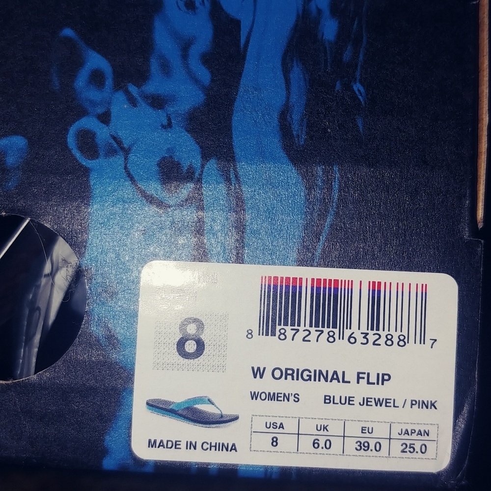 BNIB Teva original flip size 8